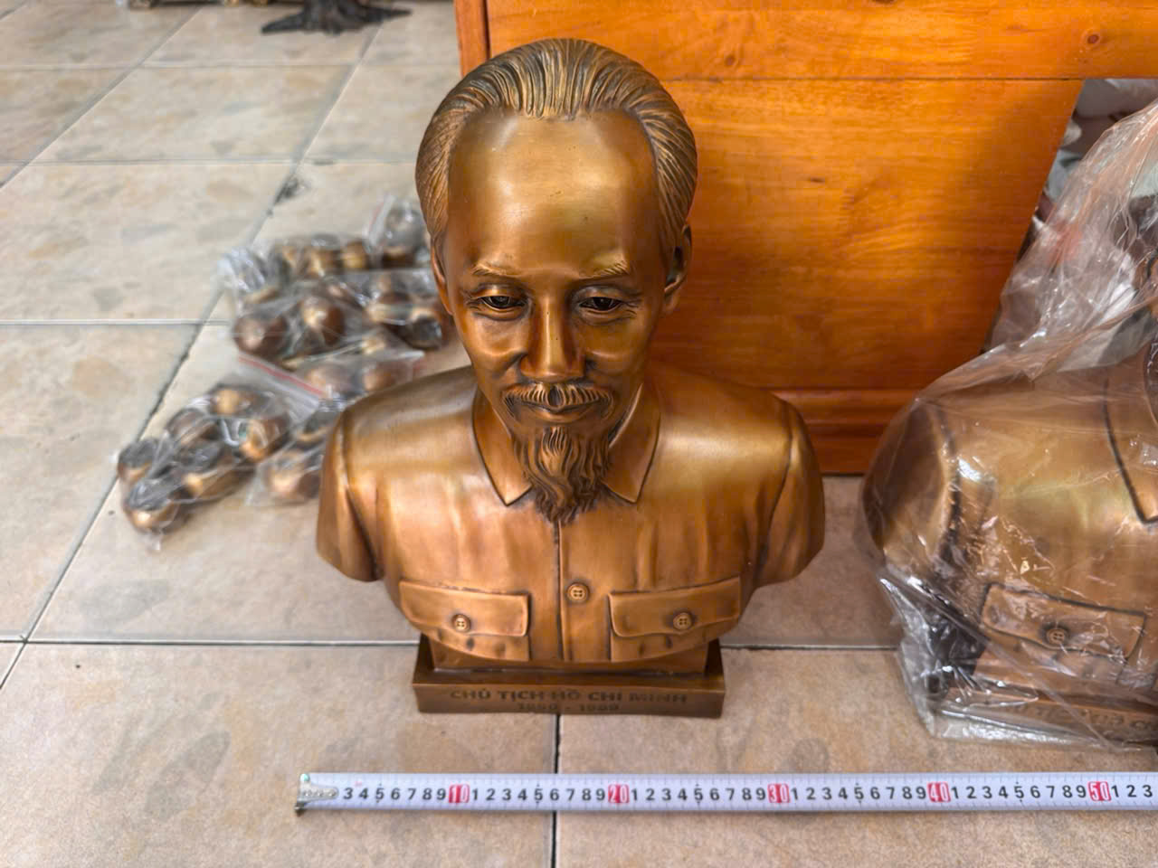 Tượng đồng Bác Hồ để bàn - Ảnh 3