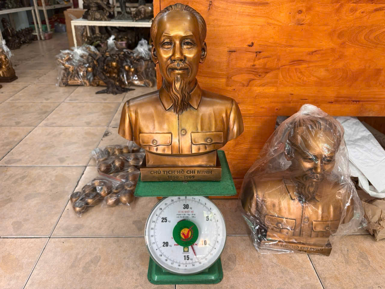 Tượng đồng Bác Hồ để bàn - Ảnh 2