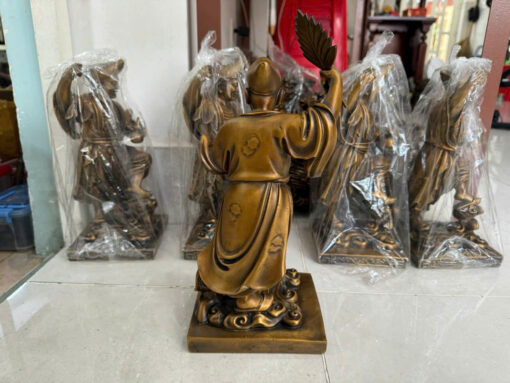 Tượng đồng tế công đứng - Ảnh 3